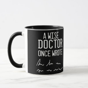 A Wise Doctor Once 書 – ドクおもしろいターことわざ マグカップ