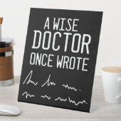 A Wise Doctor Once 書 – ドクおもしろいターことわざPed 台座サイン (インサイチュ)