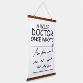 A Wise Doctor Once 書 – ドクおもしろいターの引用文 吊り下げ型タペストリー (傾斜あり)