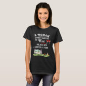 A Woman Can t Survive On Wine Alone Camper and a D Tシャツ (正面フル)