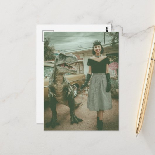 A woman walks her pet T-Rex ポストカード (正面/裏面インサイチュ)