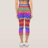 A woman wears vibrant, zigzag-patterned leggings  カプリレギンス (裏面)
