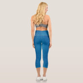 A woman's torso and legs in blue capri leggings カプリレギンス (裏面)