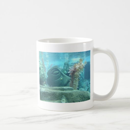 A World Underwater – 石像デザイン コーヒーマグカップ (右)