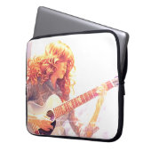 A Young Girl Playing Guitar on an Electronics Bag ラップトップスリーブ (正面左)