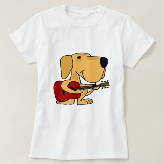 AA-ギターを演奏しているかわいく黄色いラブラドル・レトリーバー犬 Tシャツ (デザイン正面)