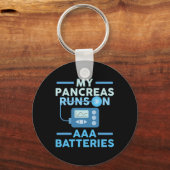 AAA電池走の私の膵臓タイプ1糖尿病 キーホルダー (正面)