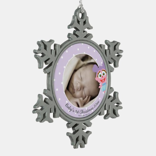 Abby Cadabbyベビーの初めてのクリスマス:名前の追加 スノーフレークピューターオーナメント (左)