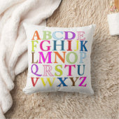 ABCのアルファベットはカラフルで明るい装飾の枕に文字を入れます クッション (ブランケット)