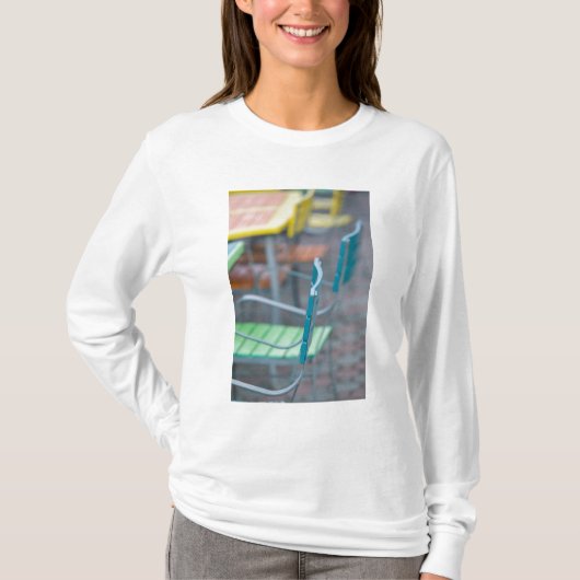 ABC諸島、アルバ、パームビーチ:カラフルなカフェ2 Tシャツ (正面)