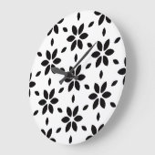 Abstract Black Flower Petals on White Background ラージ壁時計 (傾斜)