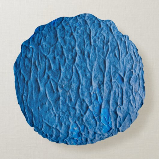 Abstract Cobalt Blue Textured Wall with Impasto Pa ラウンドクッション (裏面)