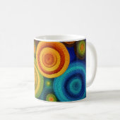 Abstract concentric circles in vibrant multicolor  コーヒーマグカップ (正面右)
