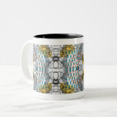 Abstract design with flowers and bees mug theme  ツートーンマグカップ (正面左)