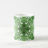 Abstract Floral Pattern In Black Green On White コーヒーマグカップ (中央)