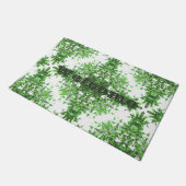 Abstract Floral Pattern In Black & Green On White ドアマット (アングル)