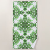 Abstract Floral Pattern In Black & Green On White ビーチタオル (正面)