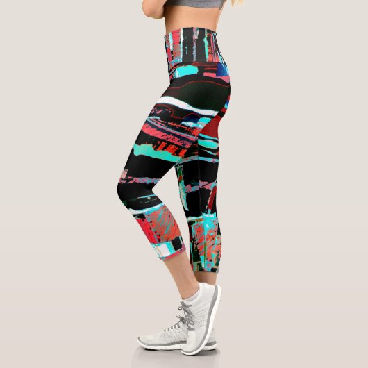 Abstract Freedom – Custom High Waisted Yoga Capris カプリレギンス (左)