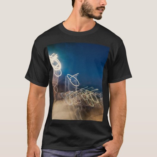 Abstract Intentional Camera Movement Night Light T Tシャツ (正面)
