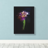 Abstract Iris Flower – Elegant Floral Art キャンバスプリント (インサイチュ (ウッドフロア))