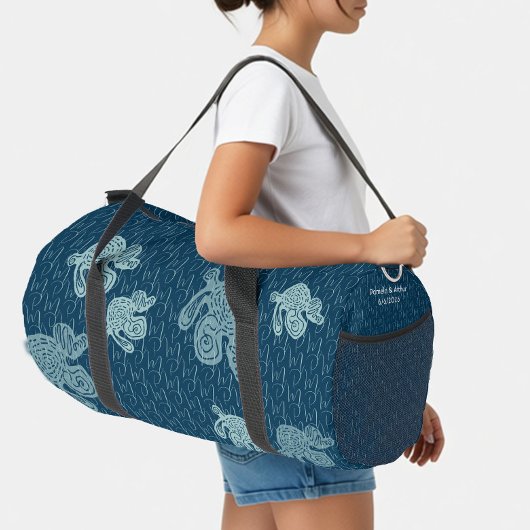 Abstract Monogram Pattern ダッフルバッグ