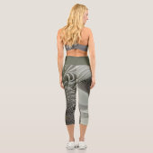 Abstract Olive Sage Green Gray Fractal Art Fantasy カプリレギンス (裏面)