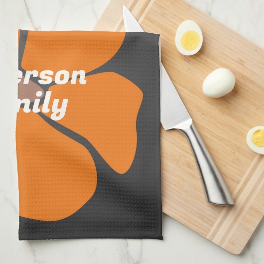 Abstract Orange Daisy Flower on Dark キッチンタオル (四つ折り)