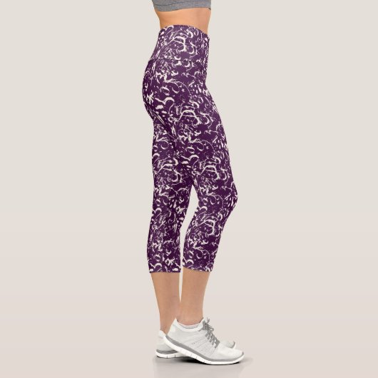 Abstract Purple Capris for Any Occasion カプリレギンス (右)