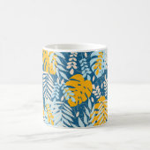 Abstract seamless pattern with tropical leaves and コーヒーマグカップ (中央)