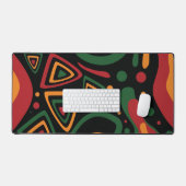 Abstract Tribal Shapes Pattern in Red, Gold, Green デスクマット (キーボード&マウス)