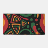 Abstract Tribal Shapes Pattern in Red, Gold, Green デスクマット (正面)