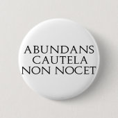 Abundans Cautela 缶バッジ (正面)