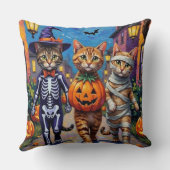 Abyssinian Cats Trick-or-Treating in Halloween Cos クッション (裏面)