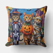 Abyssinian Cats Trick-or-Treating in Halloween Cos クッション (正面)