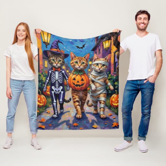 Abyssinian Cats Trick-or-Treating in Halloween Cos フリースブランケット (インサイチュ)