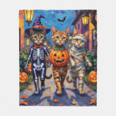 Abyssinian Cats Trick-or-Treating in Halloween Cos フリースブランケット (正面)