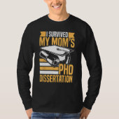 Academic PhD Candidate I Survived my Mom s PhD Dis Tシャツ (正面)