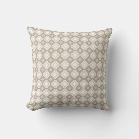 Accessible Beige Throw Pillow クッション (正面)