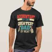 Accountant By Day, Greatest Dad By Night, Best Dad Tシャツ (正面)