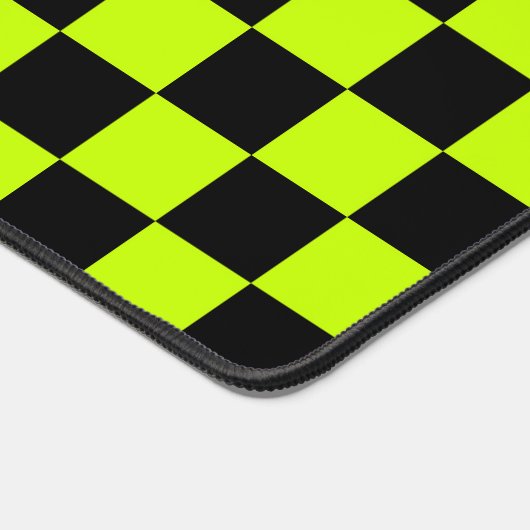 Acid green black checkerboard pattern デスクマット (コーナー)