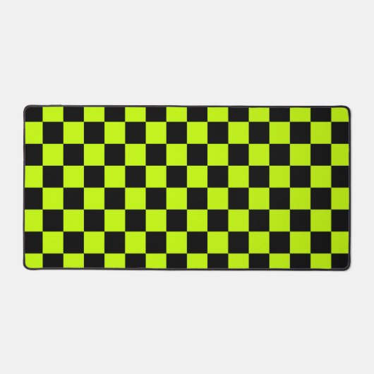 Acid green black checkerboard pattern デスクマット (正面)