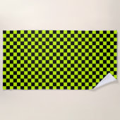 Acid green black checkerboard pattern ビーチタオル (正面)