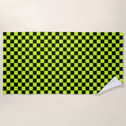Acid green black checkerboard pattern ビーチタオル (正面)