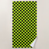 Acid green black checkerboard pattern ビーチタオル (正面)