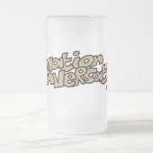 ACPによって曇らされるマグ フロストグラスビールジョッキ (中央)