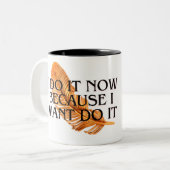 Action Taker Motivational Mug - "I Do It Now" Bold ツートーンマグカップ (正面左)