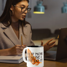 Action Taker Motivational Mug - "I Do It Now" Bold ツートーンマグカップ