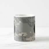 ACU一見によって抑制される赤いBullの退役軍人のマグ コーヒーマグカップ (中央)