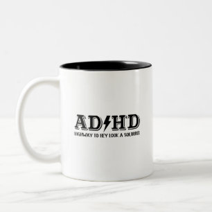 AD/HD:ハイウェイに見えるリスのコーヒーマグ ツートーンマグカップ