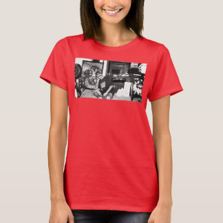 Adam Moyer Modeling Tシャツ